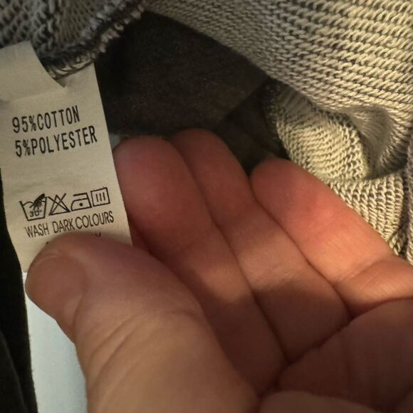 Women’s cute cozy NEW sweatshirt. “underestimate me” Empowerment. Never Worn! Lg - Picture 6 of 6